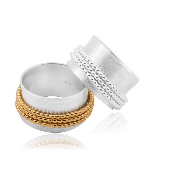 Rings in sterling silver and gold-plated, the three central rings are mobile and free to slide, width 1,2 cm