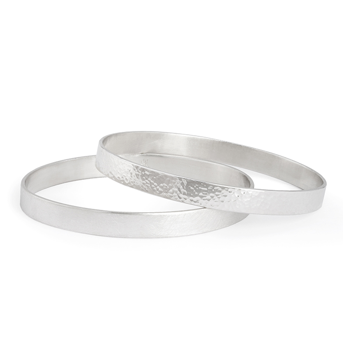 Bracelet, oval form in sterling silver RJC, mat or hammered/polished