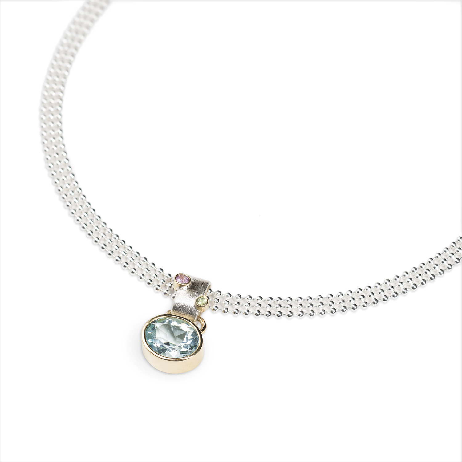 Collier DELHI en argent et or 18 cts éthique, avec un pendentif garni d'une aigue marine, un saphire rose et un péridot